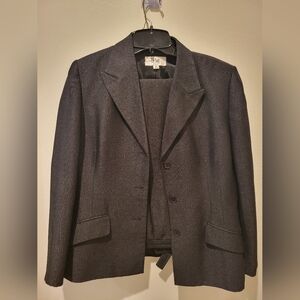 LeSuit 2 piece pant suit, Size 16